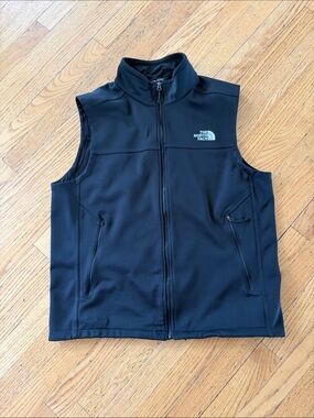 The North Face Men's Black Softshell Vest - Lightweight Zip Front